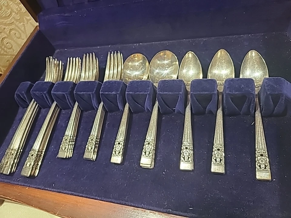 Juego de cubiertos coronación comunitaria vintage 8 personas extras para servir Foto 2 de 4