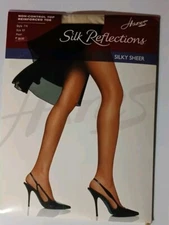 Vintage  Hanes Silk Reflections Non - Control Top Reinforced Toe Pearl