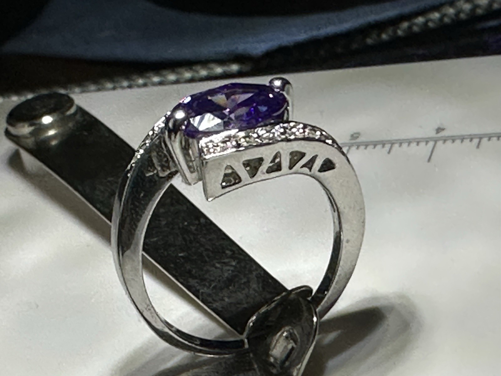 Solid 10k white gold dress ring featuring an oval… - image 5