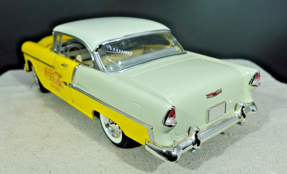 Johnny Lightning Coca Cola 1955 Chevrolet Bel Air 1/18 - Image 4 of 4