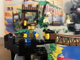 Lego Pirates 6281 Pirates Perilous Pitfall- Minifigs, Manual, and Red Trap Door 