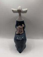 Lladró "The Embroideress" Figurine #5501 Seated Nun Embroidering Mint Condition