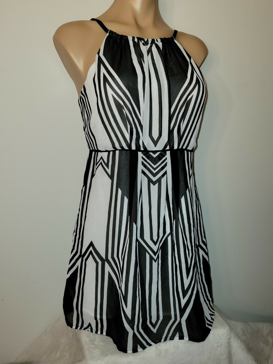 Cache Medium? Black White Chic Abstract Ruched Wa… - image 2