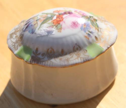 (1127) Round Trinket Box/Lid Floral Rose Pattern | Jewellery Box |Vintage |Retro