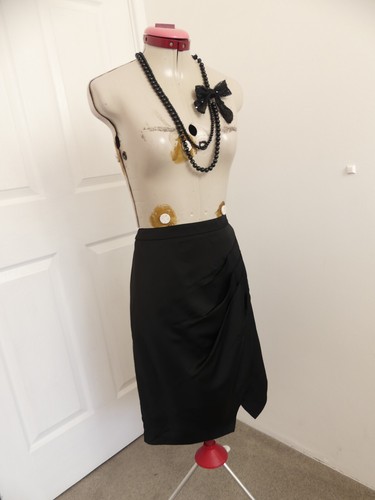 REVIEW Black Satin SKIRT Size 12 Pencil Straight Desk to Dinner Date Pleats - Picture 3 of 6