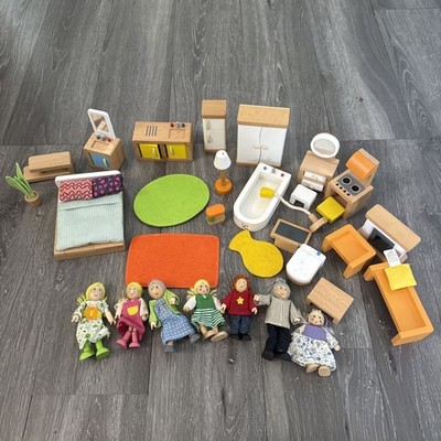 Hape Wooden Dollhouse Furniture and Family Set 7 Poseable Dolls Accessories Lot