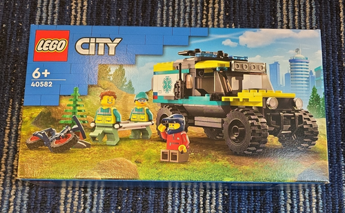 LEGO City 40582 4x4 Ambulance Building Set New Sealed. - Picture 1 of 2