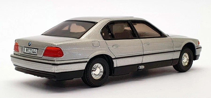 Corgi 1/36 Scale 05101 - BMW 750i James Bond 007 - Tomorrow Never Dies - image 2 of 4