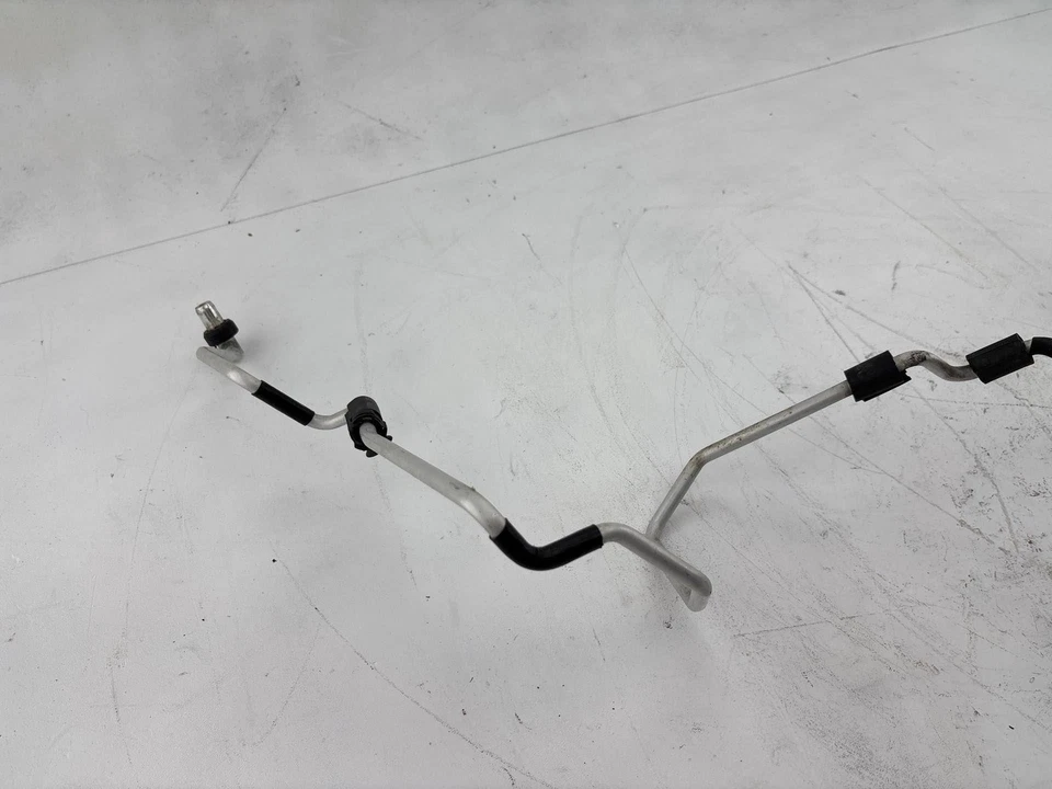 Manguera de refrigerante aire acondicionado Audi A4 2009 OEM 8K0-260-710-N Foto 2 de 4