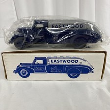 ERTL EASTWOOD 1939 DODGE AIRFLOW REPLICA B315 1/25 Lockable Coin Bank