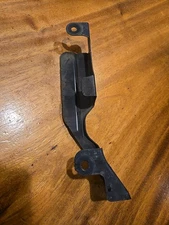 2000-2006 Toyota Tundra HOOD LATCH RELEASE CABLE BRACKET OEM P9568b263