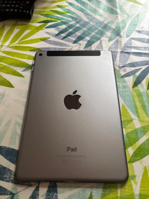 Apple iPad mini (4th generation) · 128GB · Cellular, foto 2 di 5