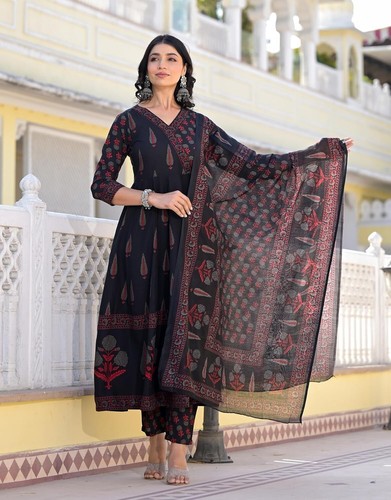 Women's Viscose Printed Anarkali Kurta And Pant Set With Dupatta - Picture 6 of 8