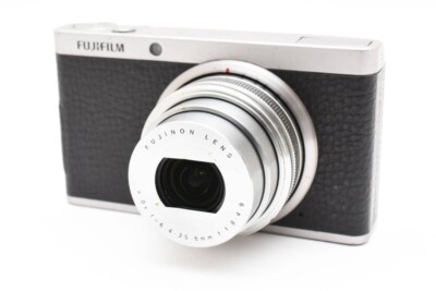 Fujifilm XF1 Digital Camera Black Includes Battery Excellent From