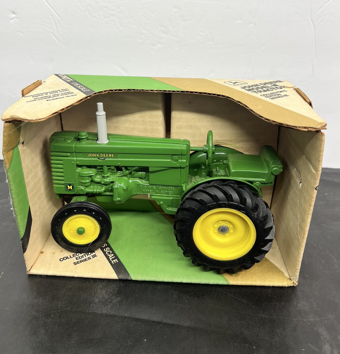 ERTL ジョンディア　トラクター　1/16 スケール Amazon.co.jp: ERTL ジョン ディア トラクター ミニカー 1/16