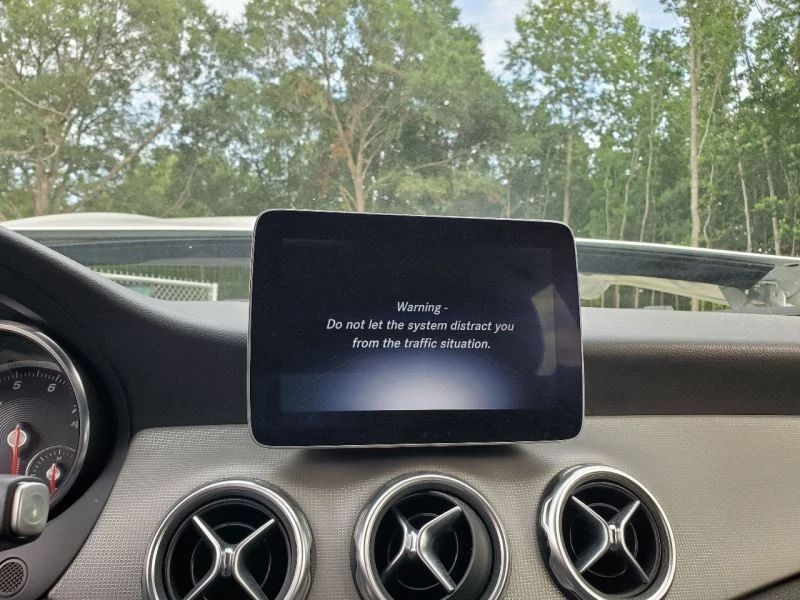 2018 2019 2020 Mercedes-Benz GLA250 OEM Infotainment Screen Display A1669001420 - Image 2 of 4