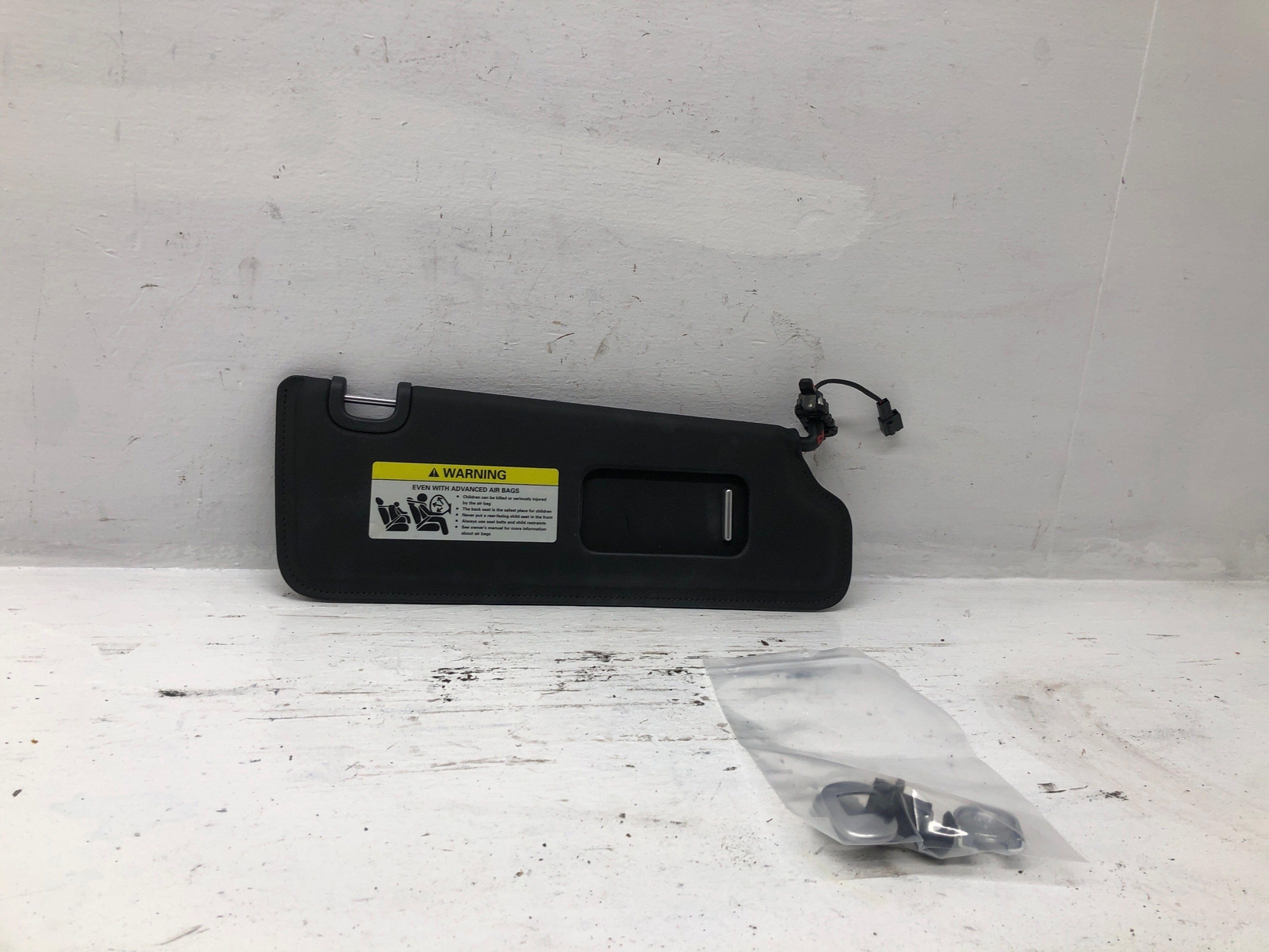 2006-2012 BENTLEY CONTINENTAL FRONT RIGHT SUN VISOR SHADE *INDENTS/BROKEN TRIM*