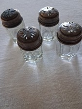 lot de 4 petites salières en Cristal et Argent.