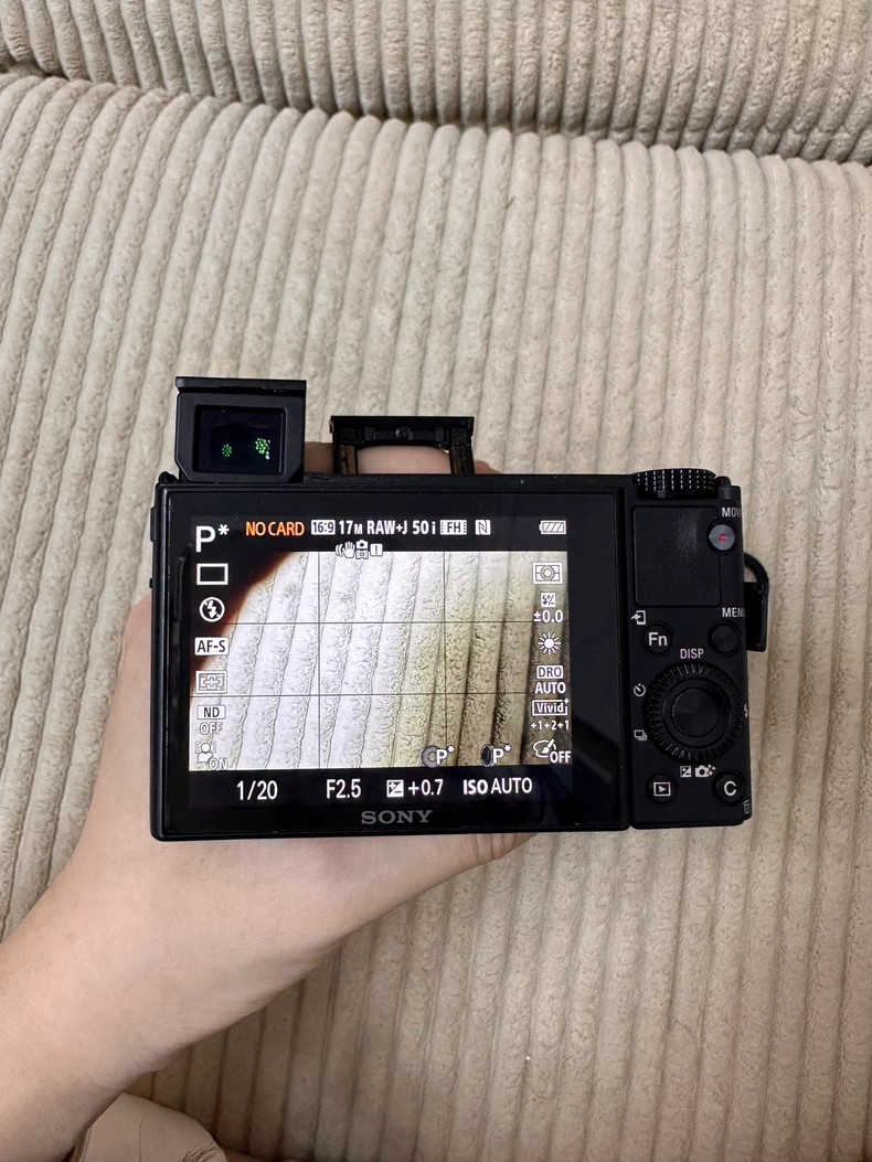 Sony Cyber Shot DSC-RX100 III 20.1 MP Digital Camera ZEISS Lens