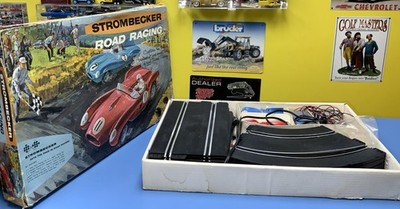 Strombecker slot car track-cars-controllers Plus Six Extra Cars