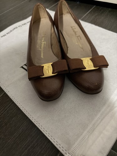 Women’s Salvatore Ferragamo Vera Pumps (Damaged Heal Wearable)