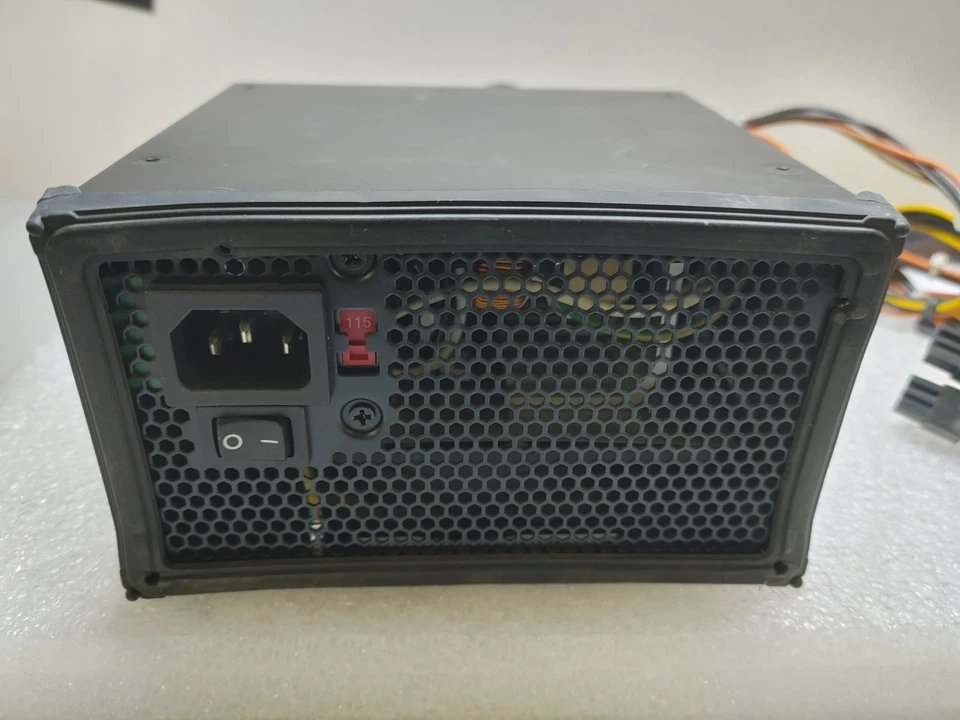 Cooler Master eXtreme2 725 RS-725-PCAR-D3 600W ATX Power Supply - Image 2 of 4
