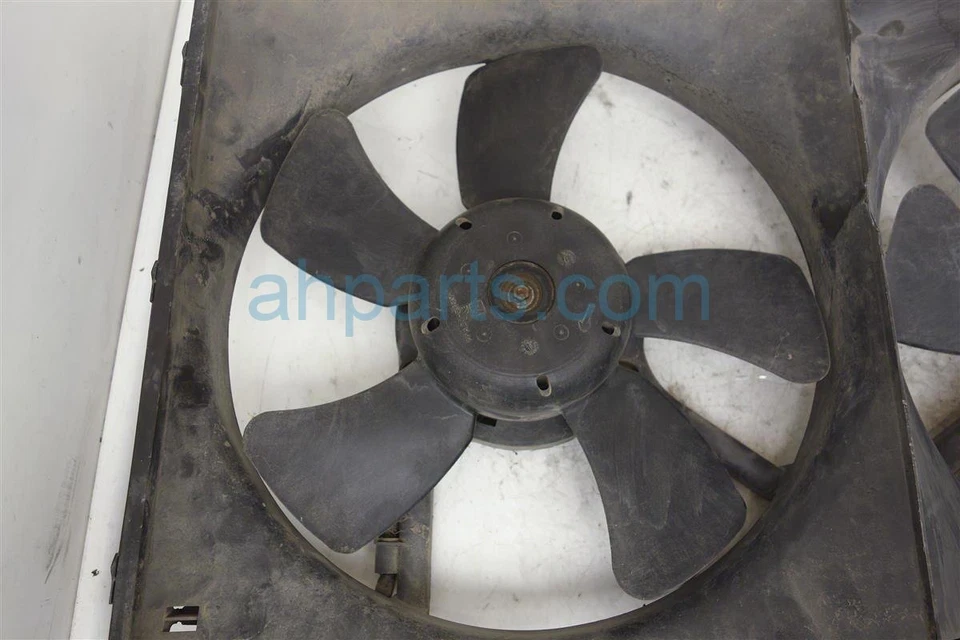 1996-1997 Infiniti I30 Radiator Cooling Fan Motor & Shroud 21481-38U00 - Image 3 of 4