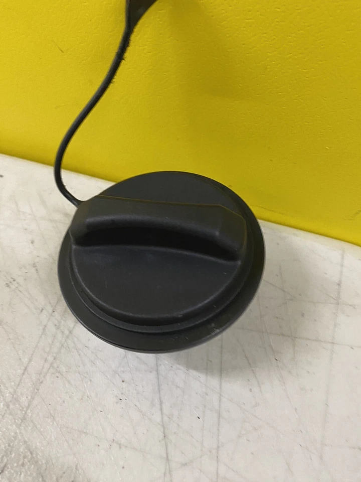 2002-2012 FORD FUSION PETROL / DIESEL FUEL CAP WITH ANTI LOSE CORD STRAP - Image 3 of 4