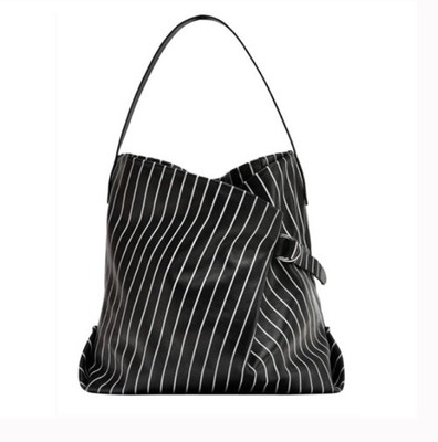 Zara Tasche Leder schwarz weiß gestreift, super Zustand!