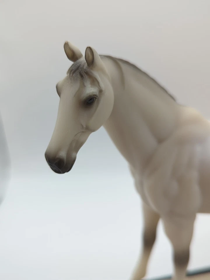 Figura de caballo mancha marrón y blanca 6-1/2 pulgadas figura decorativa de resina Foto 2 de 4