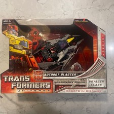 Transformers  Universe  Autobot Blaster