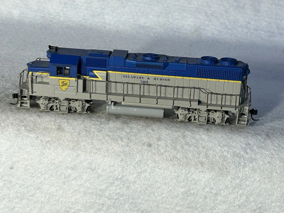 Cool Athearn D & H RR GP-38-2 Loco HO - Image 2 of 4