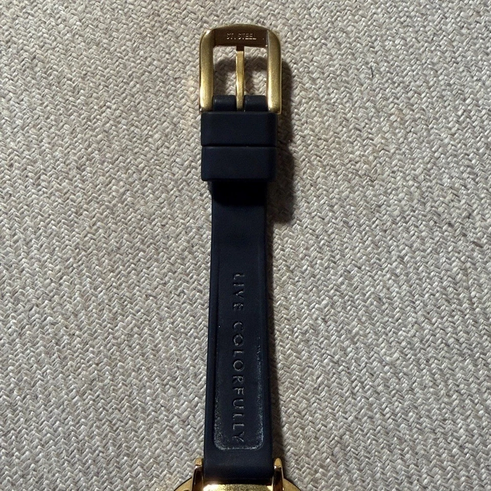 Reloj Kate Spade Park Row de silicona a rayas blancas y negras Foto 4 de 4