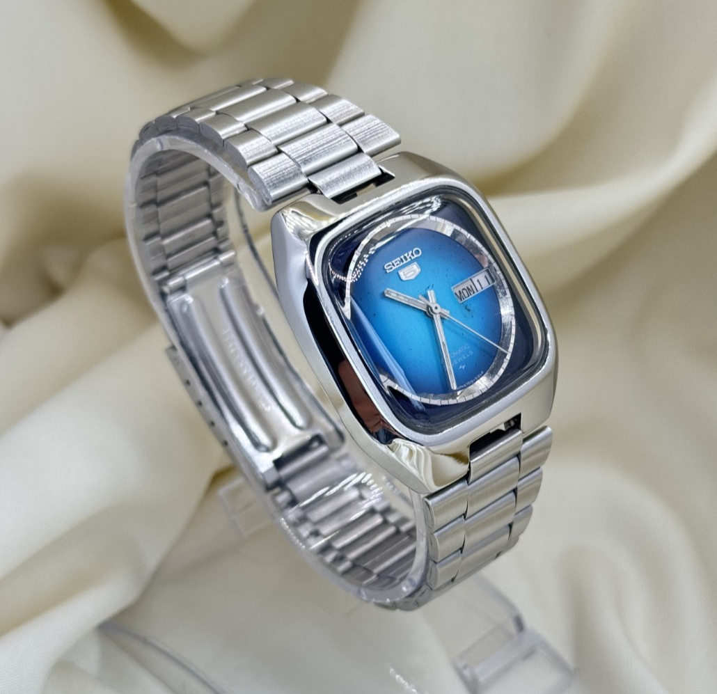 タグ付未使用品 SEIKO セイコー ブレスレット 70s手巻時計 Vintage TV Shape Seiko 5 21J Automatic 7019-5090 Day/Date Men