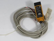 Omron E3S-DS30E4 Photoelectric Switch 12-24VDC 300mm Range 2m RED LED USED