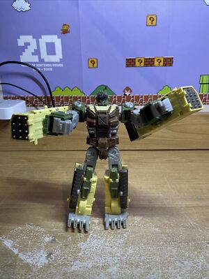 DROPSHOT universe series voyager class Transformers NOT COMPLETE parts