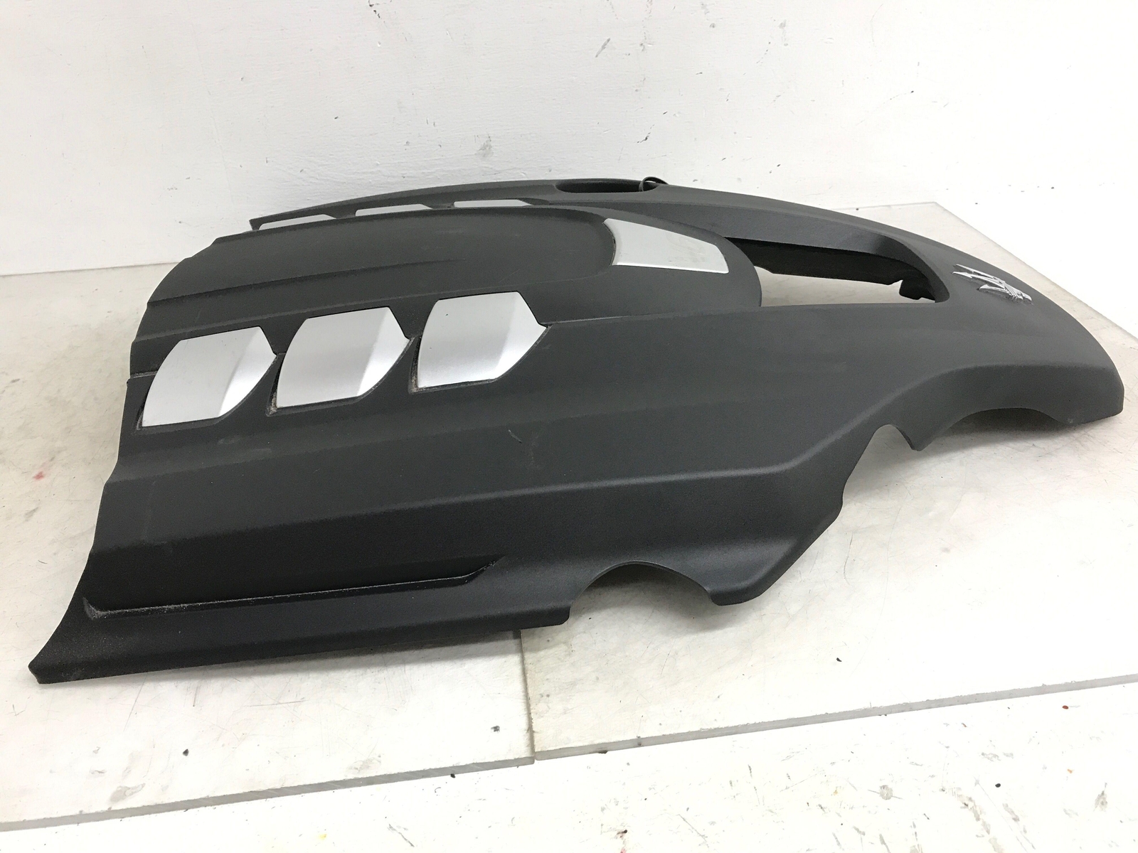 2017 - 2022 MASERATI LEVANTE OEM 3.0L ENGINE APPEARANCE COVER 670035410