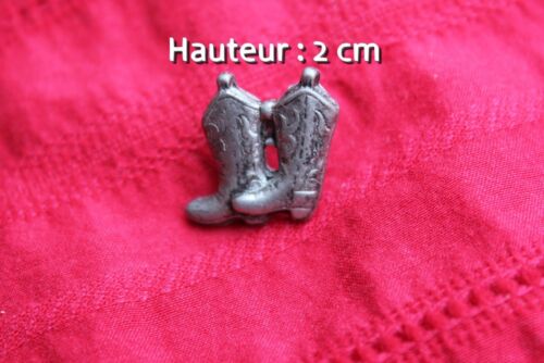 Fashion Pin's Badge Representing a Pair of Cowboy Boots (Height:2cm) - Picture 1 of 1