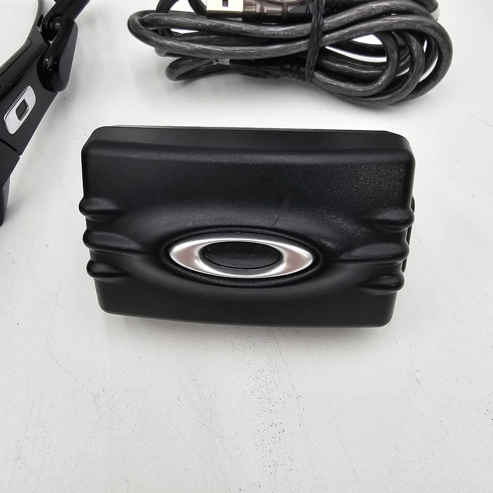 Oakley Thump Sunglasses 512MB Polished Black Full Frame w/ Case Charger & Cable - Image 4 of 4