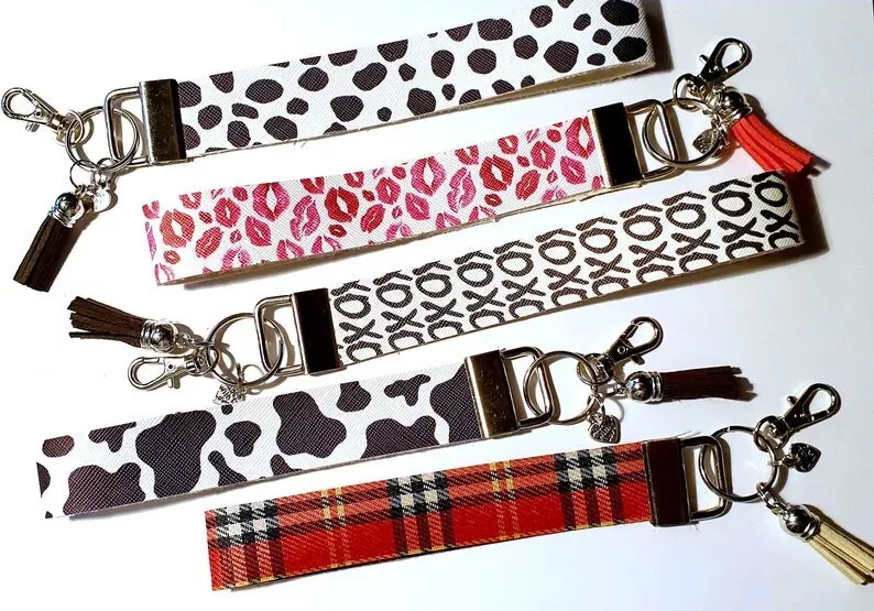 Short lanyard shop keychain