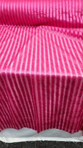 Tessuto trasparente in rete elastica fucsia pizzo a righe rosa venduto da The Yard - Foto 2 di 7