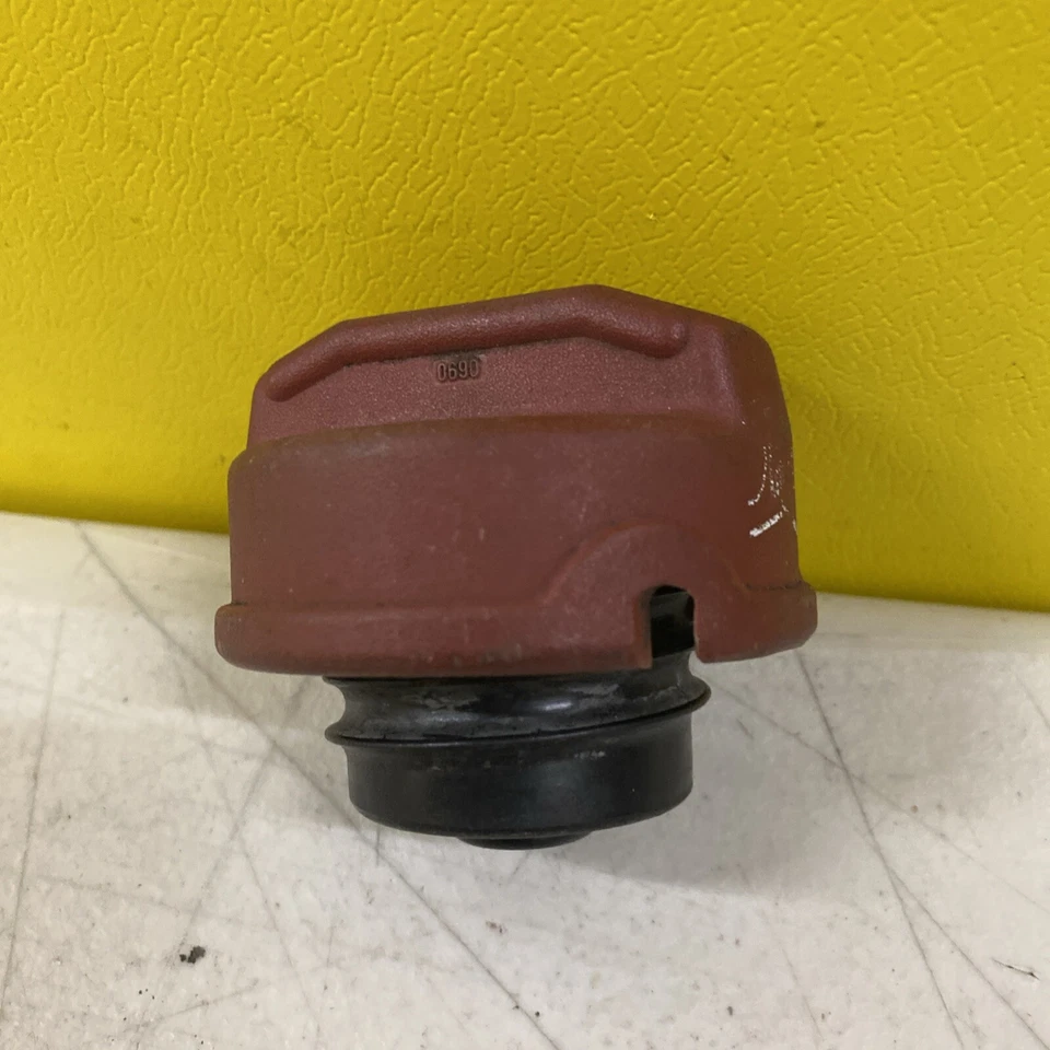 1991-1992 VOLKSWAGEN GOLF Mk3 PETROL / DIESEL FUEL CAP Red 533201553a — 第 4/4 张图片