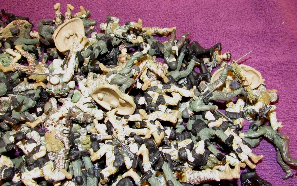 Lot of 10 Random Forces of Valor 1:32 Scale Soldier Figures - Unimax Toys - Image 3 of 4