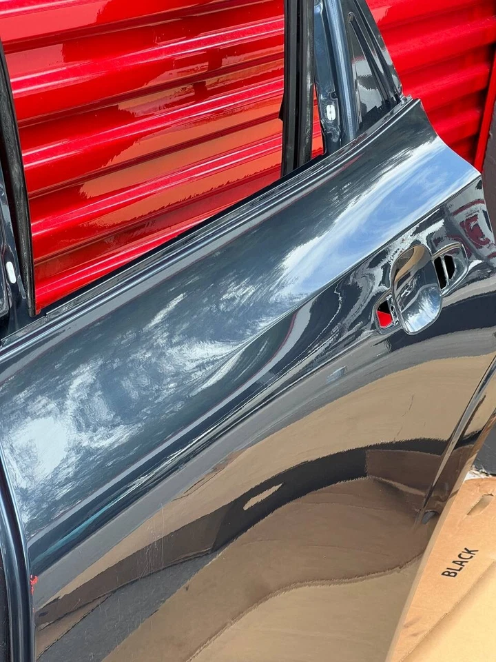 Conjunto de puerta trasera izquierda del lado del conductor Volvo XC60 OEM (sin cristal) Foto 3 de 4