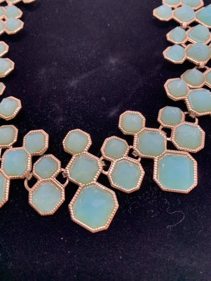 Unique Mint Green Lucite Fashion Statement Collar Necklace Gold Toned 17 Inches - Image 2 of 4