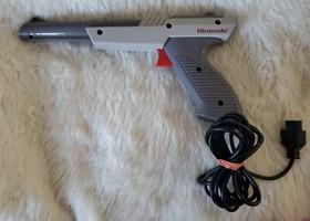Original 1985 Nintendo NES Zapper Duck Hunt Gun NES-005 Gray TESTED WORKS