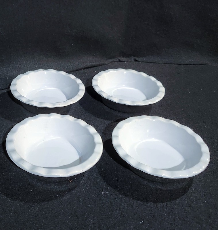 The Mulino New York 4 ceramic ruffled tart pans