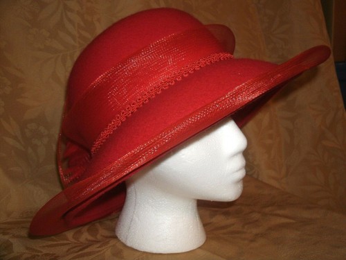 LADIES RED WOOL CHURCH HAT 58 - 58CM 