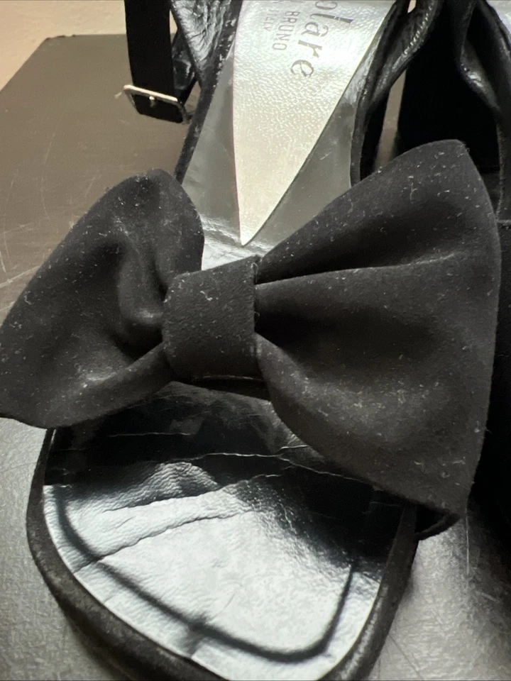 Sandalias vintage años 70 Famolare negras tacón bloque punta moña correa para el tobillo 7B hechas en Italia Foto 3 de 4