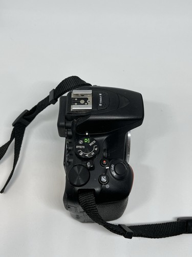 Nikon D5600 DSLR Camera with Nikkor 70-300mm Lens + Battery & Charger *600 S/C* - Picture 7 of 12